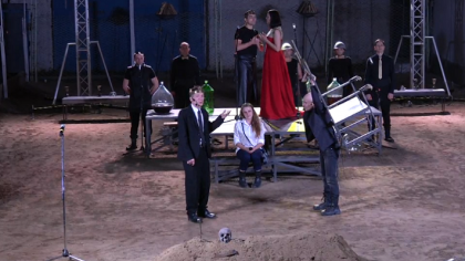 Premiera pentru Republica Moldova. Detinutii condamnati pe viata au jucat Hamlet pe o scena teatrala Premiera pentru Republica Moldova. Detinutii condamnati pe viata au jucat Hamlet pe o scena teatrala