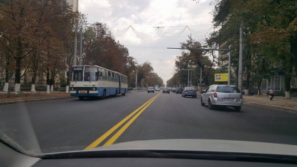 Au aparut marcaje noi pe bulevardul Stefan cel Mare! Au fost delimitate, temporar, sensurile de mers, dar nu si benzile - GALERIE FOTO