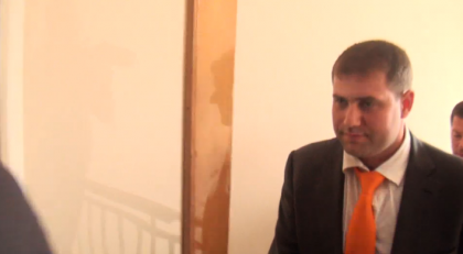Sor, prezent la judecatoria Buiucani. Prima sedinta de judecata in dosarul in care este cercetat - FOTO Sor, prezent la judecatoria Buiucani. Prima sedinta de judecata in dosarul in care este cercetat - FOTO
