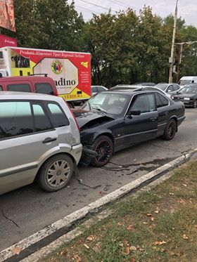 Accident in lant in apropiere de viaduct: trei masini s-au ciocnit violent - GALERIE FOTO Accident in lant in apropiere de viaduct: trei masini s-au ciocnit violent - GALERIE FOTO