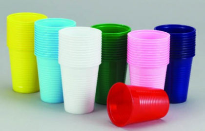 Farfuriile si paharele de plastic incep sa se interzica in lume. Vezi cat de revoltati au fost oamenii