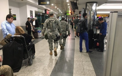 Un terminal al aeroportului LaGuardia din New York, evacuat dupa descoperirea unui autovehicul abandonat. VIDEO