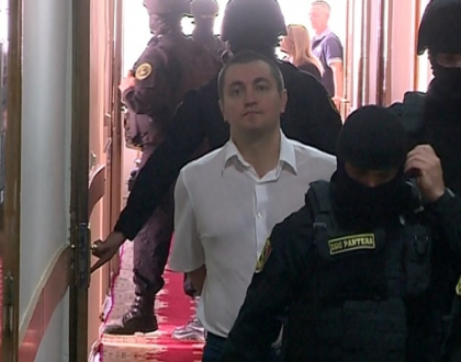 Instanta de la Buiucani decide azi prelungirea mandatului de arest pe numele omului de afaceri. Platon: "in RM nu exista justitie corecta" Instanta de la Buiucani decide azi prelungirea mandatului de arest pe numele omului de afaceri. Platon: "in RM nu exista justitie corecta"
