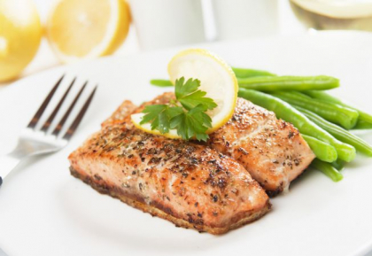 Somon cu ierburi aromate si lamaie caramelizata, reteta lui Gordon Ramsay cu care sa-ti dai gata invitatii Somon cu ierburi aromate si lamaie caramelizata, reteta lui Gordon Ramsay cu care sa-ti dai gata invitatii