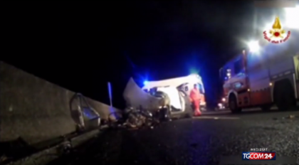 O romanca din Italia si-a filmat propria moarte. In momentul tragediei mergea in vizita la parintii sai - VIDEO O romanca din Italia si-a filmat propria moarte. In momentul tragediei mergea in vizita la parintii sai - VIDEO