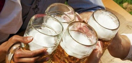Cel mai tare truc: uite cum poti sa bei toata noaptea fara sa te imbeti deloc Cel mai tare truc: uite cum poti sa bei toata noaptea fara sa te imbeti deloc