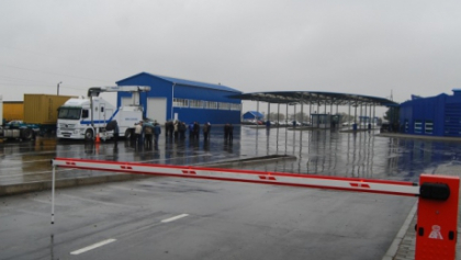 Cei 28 de vamesi, retinuti pentru 72 de ore, sunt banuiti de corupere pasiva: risca pana la 10 ani de inchisoare. Detalii noi Cei 28 de vamesi, retinuti pentru 72 de ore, sunt banuiti de corupere pasiva: risca pana la 10 ani de inchisoare. Detalii noi