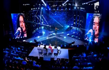 Moldoveanca "fotbalista" care i-a facut pe cei patru jurati de la X Factor Romania sa nu mai rasufle. Carla\'s Dreams: "mi-a placut tot absolut" - VIDEO Moldoveanca "fotbalista" care i-a facut pe cei patru jurati de la X Factor Romania sa nu mai rasufle. Carla\'s Dreams: "mi-a placut tot absolut" - VIDEO