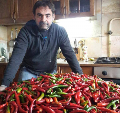 Mark Tkachuk este chef in bucatarie! Uite cu ce delicii culinare isi umple camara pentru iarna - FOTO