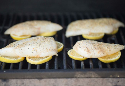 Cum sa prepari fileul de peste la gratar fara sa se lipeasca. Trucul pe care trebuie sa-l stii