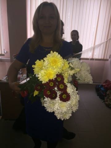Sarbatorim "Ziua Profesorului". De ziua lor, elevii le-au pregatit surprize si au fost intampinati cu flori - FOTO