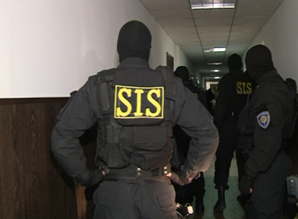 Perchezitii la mai multe adrese din capitala, Balti si Straseni intr-un dosar de contrabanda cu haine: 6 persoane au fost retinute Perchezitii la mai multe adrese din capitala, Balti si Straseni intr-un dosar de contrabanda cu haine: 6 persoane au fost retinute