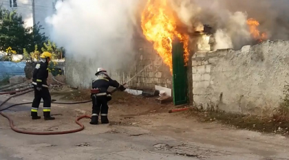 Incendiu in sectorul Buiucani al capitalei. O constructie parasita a fost cuprinsa de flacari - GALERIE FOTO Incendiu in sectorul Buiucani al capitalei. O constructie parasita a fost cuprinsa de flacari - GALERIE FOTO