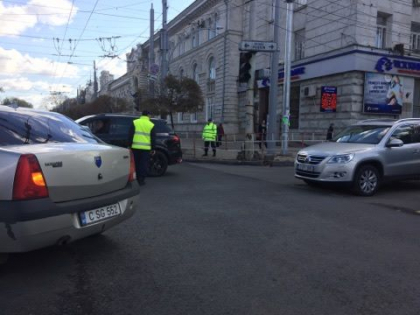 Atentie soferi! O portiune a bulevardului Stefan cel Mare si Sfant, inchisa - FOTO Atentie soferi! O portiune a bulevardului Stefan cel Mare si Sfant, inchisa - FOTO