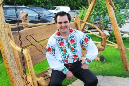 Igor Cuciuc a pregatit o friptura de cocos, de te lingi pe degete! Cum s-a descurcat artistul la cratita - VIDEO Igor Cuciuc a pregatit o friptura de cocos, de te lingi pe degete! Cum s-a descurcat artistul la cratita - VIDEO