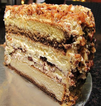 Tiramisu cu nuci caramelizate Tiramisu cu nuci caramelizate