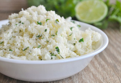 Salata calda din conopida, cu lime si coriandru Salata calda din conopida, cu lime si coriandru