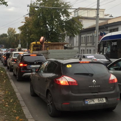 A inceput nebunia in traficul din capitala. O noua portiune de pe bulevardul Stefan cel Mare este inchisa: Strada M. Viteazul este blocata: "Stam de o ora, intarziem la munca" - GALERIE FOTO A inceput nebunia in traficul din capitala. O noua portiune de pe bulevardul Stefan cel Mare este inchisa: Strada M. Viteazul este blocata: "Stam de o ora, intarziem la munca" - GALERIE FOTO