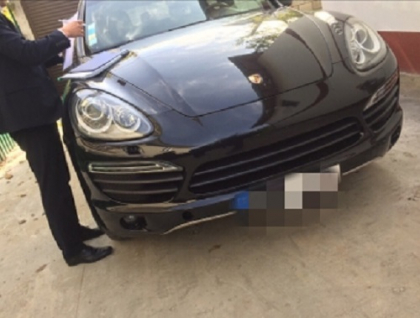 Patru persoane din conducerea unor companii de constructie din capitala au fost retinute de CNA. Trei automobile de lux au fost ridicate - GALERIE FOTO