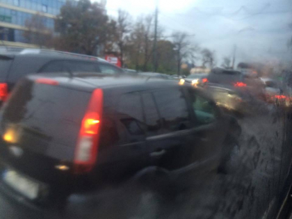 O noua portiune a bulevardului Stefan Cel Mare este in reparatie. Strazile pe care trebuie sa le eviti in aceasta dimineata - FOTO O noua portiune a bulevardului Stefan Cel Mare este in reparatie. Strazile pe care trebuie sa le eviti in aceasta dimineata - FOTO