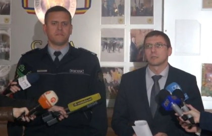 Se mai cauta 5 politisti care nu au fost gasiti astazi. Morari: "Cei 28 de colaboratori ai INP retinuti astazi risca pana la 10 ani de inchisoare". Detalii noi Se mai cauta 5 politisti care nu au fost gasiti astazi. Morari: "Cei 28 de colaboratori ai INP retinuti astazi risca pana la 10 ani de inchisoare". Detalii noi