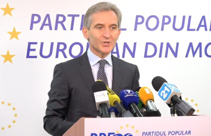 Iurie Leanca: "Este adevarat ca voiam sa ma retrag pentru a o sustine pe Maia Sandu, insa am decis sa raman in cursa pentru ca daca continua retragerile exista riscul sa castige Dodon din primul tur" Iurie Leanca: "Este adevarat ca voiam sa ma retrag pentru a o sustine pe Maia Sandu, insa am decis sa raman in cursa pentru ca daca continua retragerile exista riscul sa castige Dodon din primul tur"