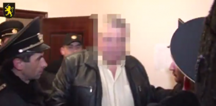 Directorul Directiei Reparatii si Constructie Drumuri din Balti, retinut. Barbatul este acuzat de depasirea atributiilor de serviciu si poluarea aerului - VIDEO 