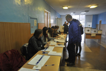 Start vot. Pentru prima data in ultimii 16 ani poporul isi alege presedintele - GALERIE FOTO Start vot. Pentru prima data in ultimii 16 ani poporul isi alege presedintele - GALERIE FOTO