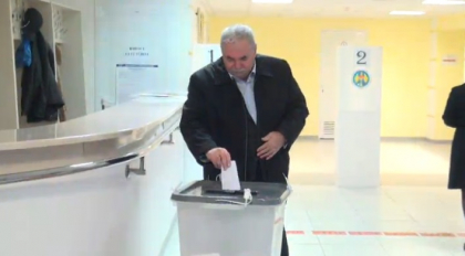 Presedintele PLDM, Viorel Cibotaru si-a exprimat votul: "Am votat pentru o personalitate pe care vreau sa o vad presedinte" - FOTO Presedintele PLDM, Viorel Cibotaru si-a exprimat votul: "Am votat pentru o personalitate pe care vreau sa o vad presedinte" - FOTO