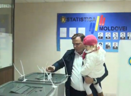 Liderul PDA Andrei Nastase a votat: "am ales inceputul schimbarii, am ales o tara libera" - FOTO Liderul PDA Andrei Nastase a votat: "am ales inceputul schimbarii, am ales o tara libera" - FOTO