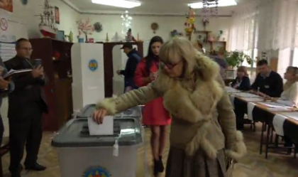 Candidatul independent, Maia Laguta, si-a exercitat dreptul de vot: "Am votat ca cetatenii sa se mandreasca de tara lor" - FOTO