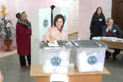 Candidatul PAS, Maia Sandu, si-a exprimat votul: "am votat pentru un presedinte onest si corect" - FOTO