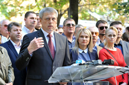 Dumitru Ciubasenco, candidat "Partidul Nostru", a colectat peste 25 de mii de semnaturi, iar la scrutinul prezidential acesta s-a plasat in top 3 candidati, cu 84500 de voturi. Cum a fost votat candidatul PN la Moscova Dumitru Ciubasenco, candidat "Partidul Nostru", a colectat peste 25 de mii de semnaturi, iar la scrutinul prezidential acesta s-a plasat in top 3 candidati, cu 84500 de voturi. Cum a fost votat candidatul PN la Moscova