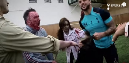 Distractie la maxim, de Halloween. 3 fotbalisti ai echipei Tottenham au luptat cu zombie - VIDEO Distractie la maxim, de Halloween. 3 fotbalisti ai echipei Tottenham au luptat cu zombie - VIDEO