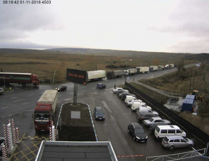 Perchezitiile efectuate de procurorii si ofiterii CNA, continua in posturile vamale Leuseni si Sculeni: 14 persoane au fost retinute, dintre care 10 vamesi si 4 reprezentanti ai agentilor economici - FOTO Perchezitiile efectuate de procurorii si ofiterii CNA, continua in posturile vamale Leuseni si Sculeni: 14 persoane au fost retinute, dintre care 10 vamesi si 4 reprezentanti ai agentilor economici - FOTO