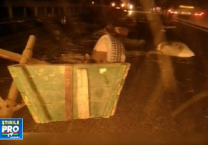 Grav accident la Rezina. Un barbat de 30 de ani s-a stins la scurt timp dupa ce caruta in care se afla a fost lovita de un camion