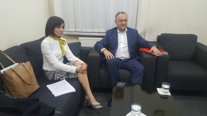 Igor Dodon si Maia Sandu au ajuns la Pro Tv si se pregatesc de dezbatere - FOTO