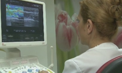 Un medic, atacat de un barbat in parcarea Institutului Oncologic: a dat buzna in masina si i-a pus un aparat cu electrosocuri la gat: Era suparat pe medici dupa ce sotia sa a fost operata