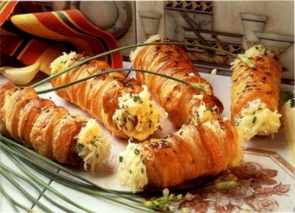 Rulouri cu crema sarata! Cel mai delicios aperitiv Rulouri cu crema sarata! Cel mai delicios aperitiv