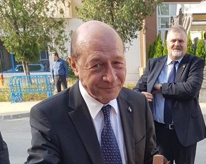 Poza emotionanta pentru care Traian Basescu a primit mii de like-uri: "Azi, cand implinesc 65 de ani, cea mai mare bucurie a mea..." - FOTO 