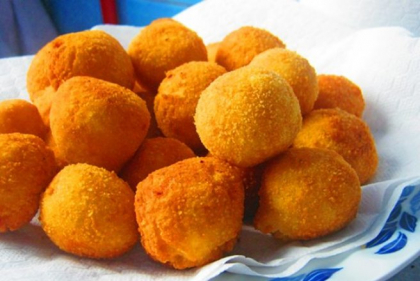 Cum sa prepari cele mai delicioase bulete de cascaval Cum sa prepari cele mai delicioase bulete de cascaval