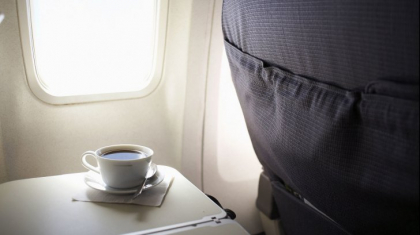 Nu mai bea niciodata cafea in avion! Motivul te va uimi Nu mai bea niciodata cafea in avion! Motivul te va uimi