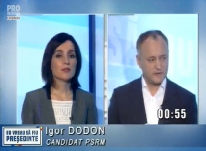 Maia Sandu: "Mos Craciun". Igor Dodon: "Mos Gerila". Intrebarea care i-a facut pe cei doi candidati la prezidentiale sa zambeasca Maia Sandu: "Mos Craciun". Igor Dodon: "Mos Gerila". Intrebarea care i-a facut pe cei doi candidati la prezidentiale sa zambeasca