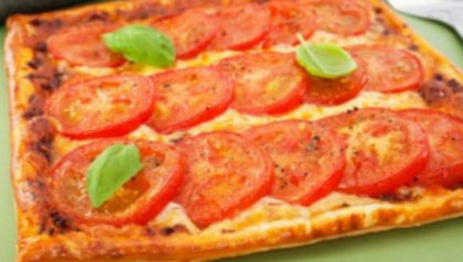 Asa faci cea mai delicioasa tarta cu rosii si mozzarella! Iata reteta