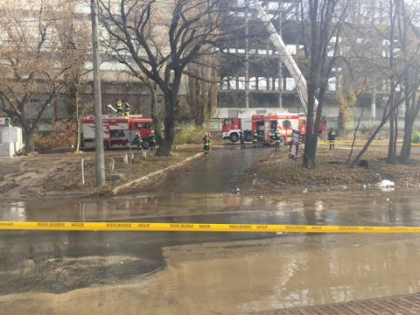 Incendiul de la Ciocana a fost localizat: O echipa de chinologi cauta femeia disparuta, angajata a depozitului - FOTO