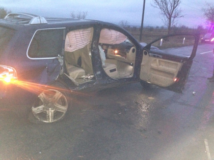 Accident grav pe traseul din preajma satului Dorotcaia, raionul Dubasari. Un autovehicul s-a izbit intr-un copac: un barbat a decedat, iar alte doua persoane au fost transportate de urgenta la spital - GALERIE FOTO Accident grav pe traseul din preajma satului Dorotcaia, raionul Dubasari. Un autovehicul s-a izbit intr-un copac: un barbat a decedat, iar alte doua persoane au fost transportate de urgenta la spital - GALERIE FOTO