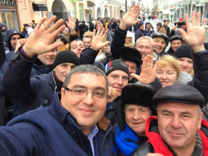 Renato Usatii: "De data aceasta am votat la ambasada RM la Moscova. Eu nu ma ascund de nimeni, nu sunt dat in cautare de Interpol, tot normal" - VIDEO si FOTO Renato Usatii: "De data aceasta am votat la ambasada RM la Moscova. Eu nu ma ascund de nimeni, nu sunt dat in cautare de Interpol, tot normal" - VIDEO si FOTO