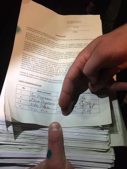 Sute de alegatori de la Londra se plang ca nu au reusit sa voteze. Aproape 700 de contestatii au fost deja scrise Sute de alegatori de la Londra se plang ca nu au reusit sa voteze. Aproape 700 de contestatii au fost deja scrise