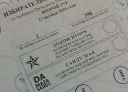 Buletine de vot tiparite in limba rusa pentru moldovenii care au votat la Consulatul de la Bucuresti - FOTO Buletine de vot tiparite in limba rusa pentru moldovenii care au votat la Consulatul de la Bucuresti - FOTO
