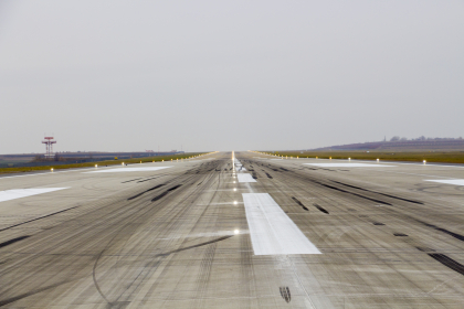 Cum arata primul segment din pista reconstruita a Aeroportului de la Chisinau, inaugurat astazi -GALERIE FOTO